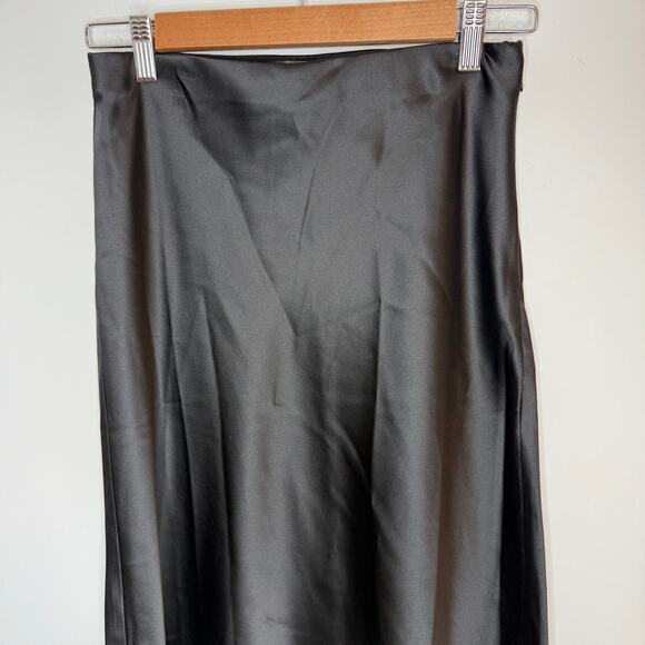 Aqua Satin Slip Midi Skirt With Flutter Hem In Black Size Small - Picture 2 of 9